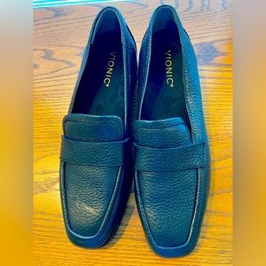 Brand New Women’s Vionic Black Leather Arch Support Comfort Loafers. Size 8.5
